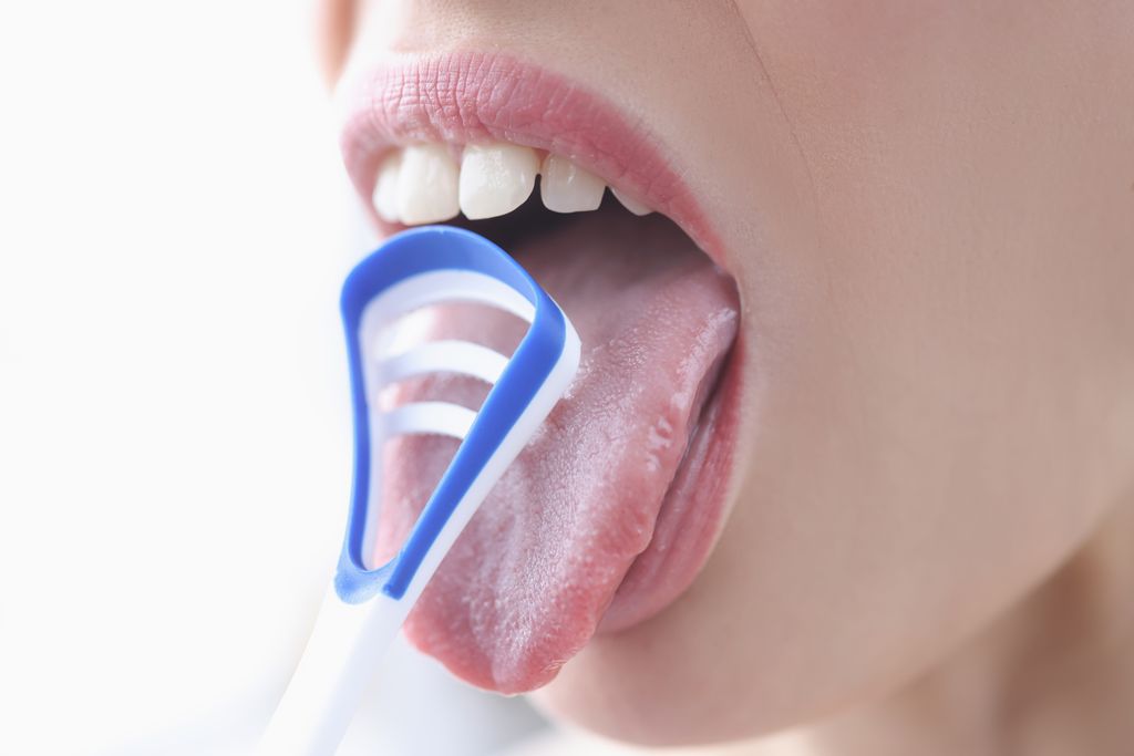 定期的な舌のクリーニング